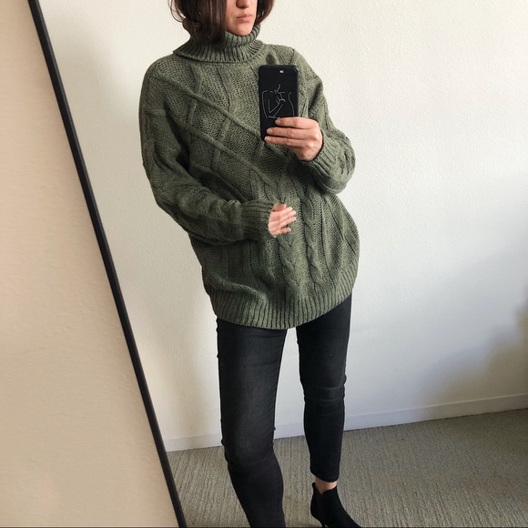 Last One // CHUNKY KNIT SWEATER - Picture 3 of 8